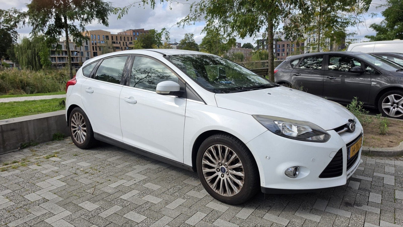 Ford Focus 1.0 Ecoboost 74KW 5-D 2012 Wit, Zwart, 635 kg, 100 pk, Wit