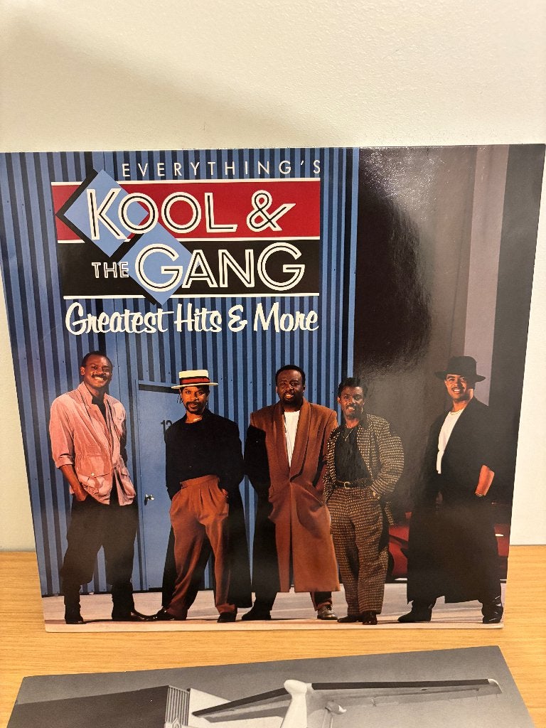 LP - Kool & the gang - Greatest hits and more, Beschermende buitenhoes, LP, Gebruikt, Ophalen of Verzenden