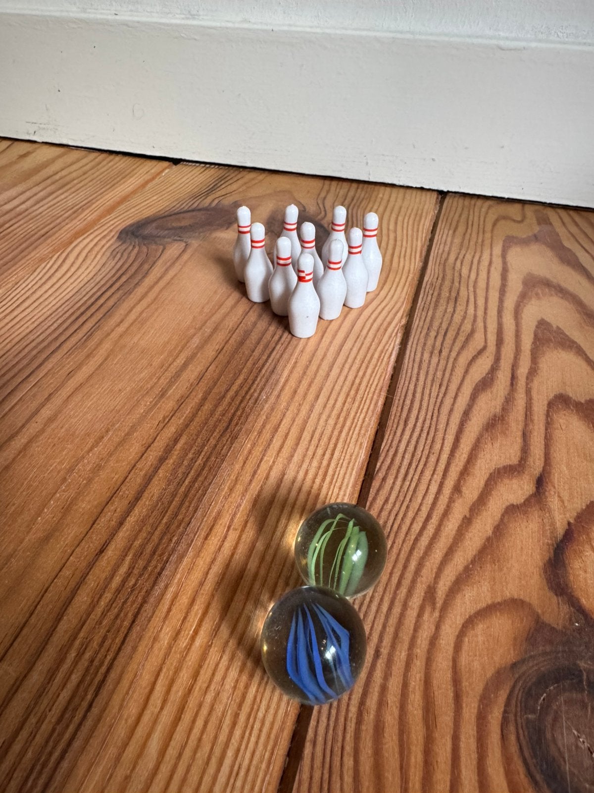 Mini bowling set met 10 kegels en 2 knikkers/ballen, Ophalen of Verzenden, Zo goed als nieuw, Glas of Kristal, Overige merken