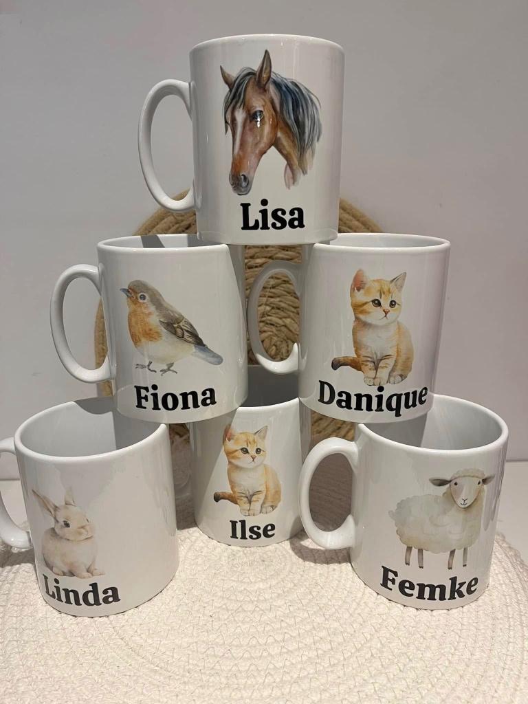Leuke mokken met dieren en eigen naam €9,95ps, Nieuw, Ophalen of Verzenden, Overige stijlen, Kop(pen) en/of Schotel(s)