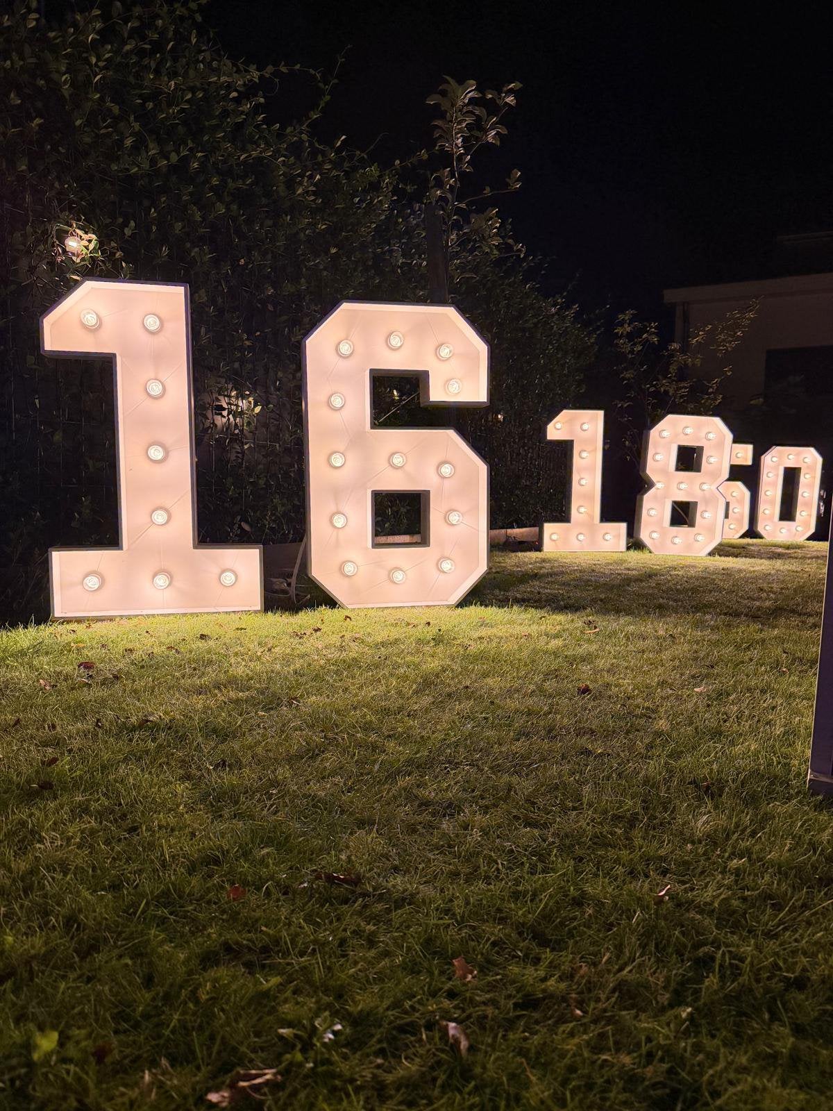 Lichtcijfers en lichtletters van hout en op stekker, Ophalen, Zo goed als nieuw, Geboorte of Huwelijk