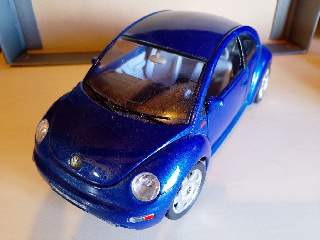 Bburago 1/18 Volkswagen New Beetle 1998, Hobby en Vrije tijd, Ophalen, Zo goed als nieuw, Auto, Bburago