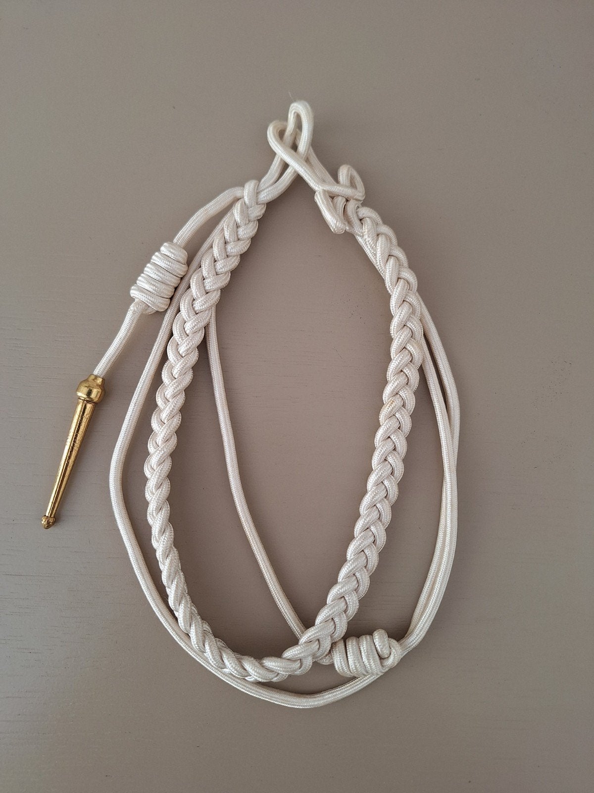 Originele nestel van parakoord met messing pen., Verzamelen, Ophalen of Verzenden, Landmacht, Nederland