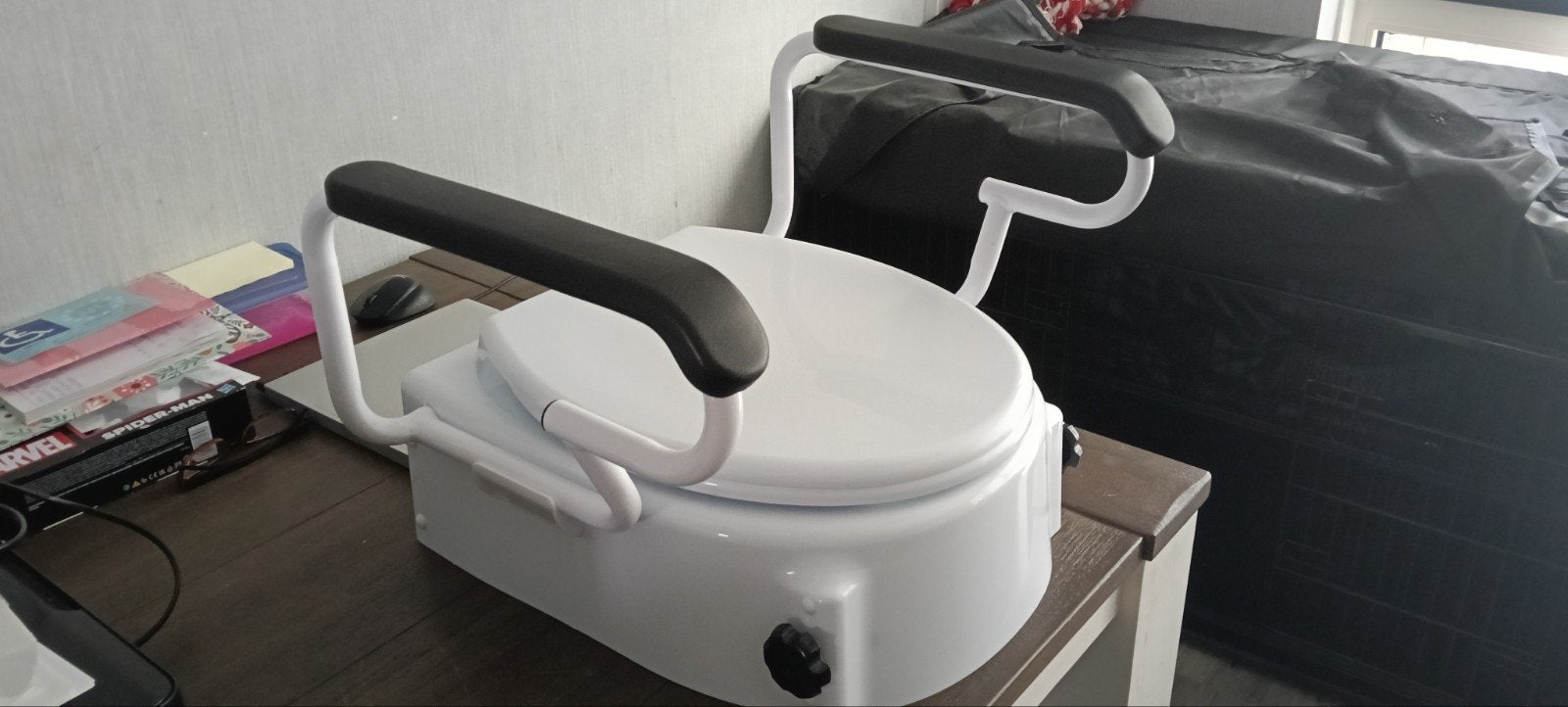 Toiletverhoger met armsteunen, Diversen, Ophalen