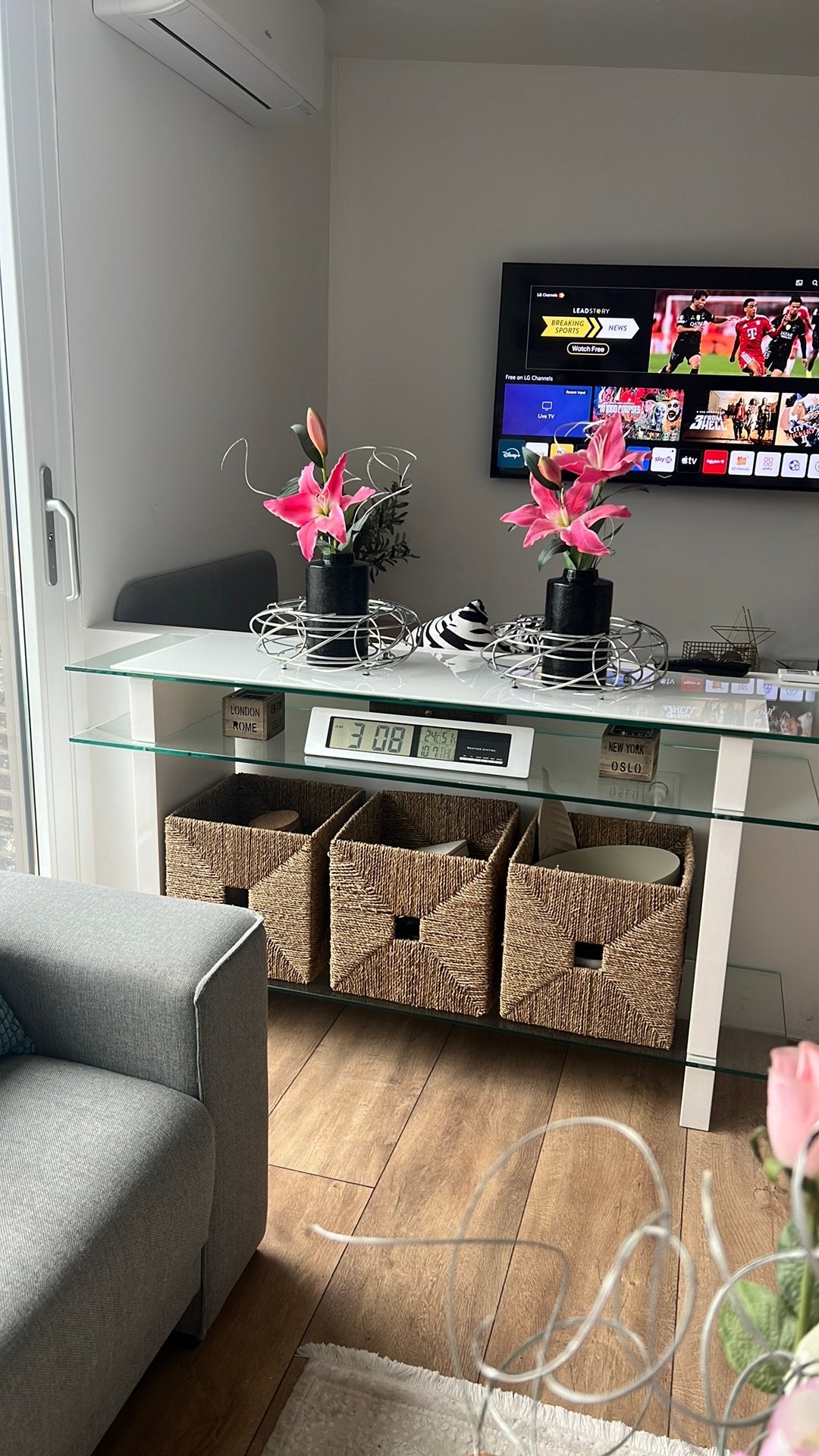 Glazen dressoir met hoogglans witte stijlen, Ophalen, 25 tot 50 cm, Glas, 50 tot 100 cm