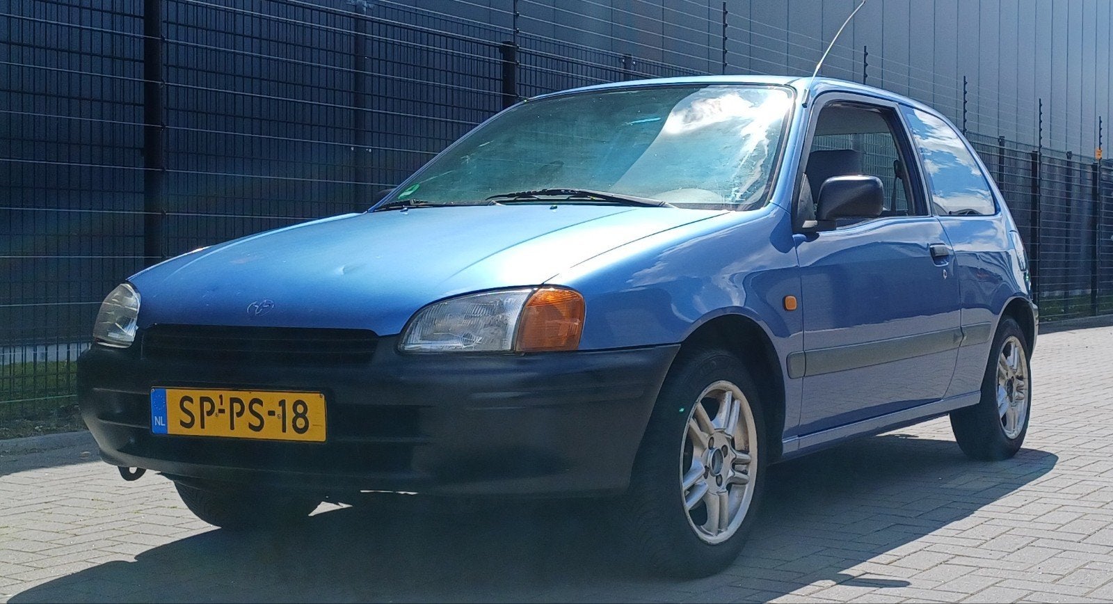 Toyota Starlet 1.3 16V 1998 Blauw APK + Koppeling nieuw!, Auto's, Toyota, Voorwielaandrijving, Stof, 4 cilinders, Starlet