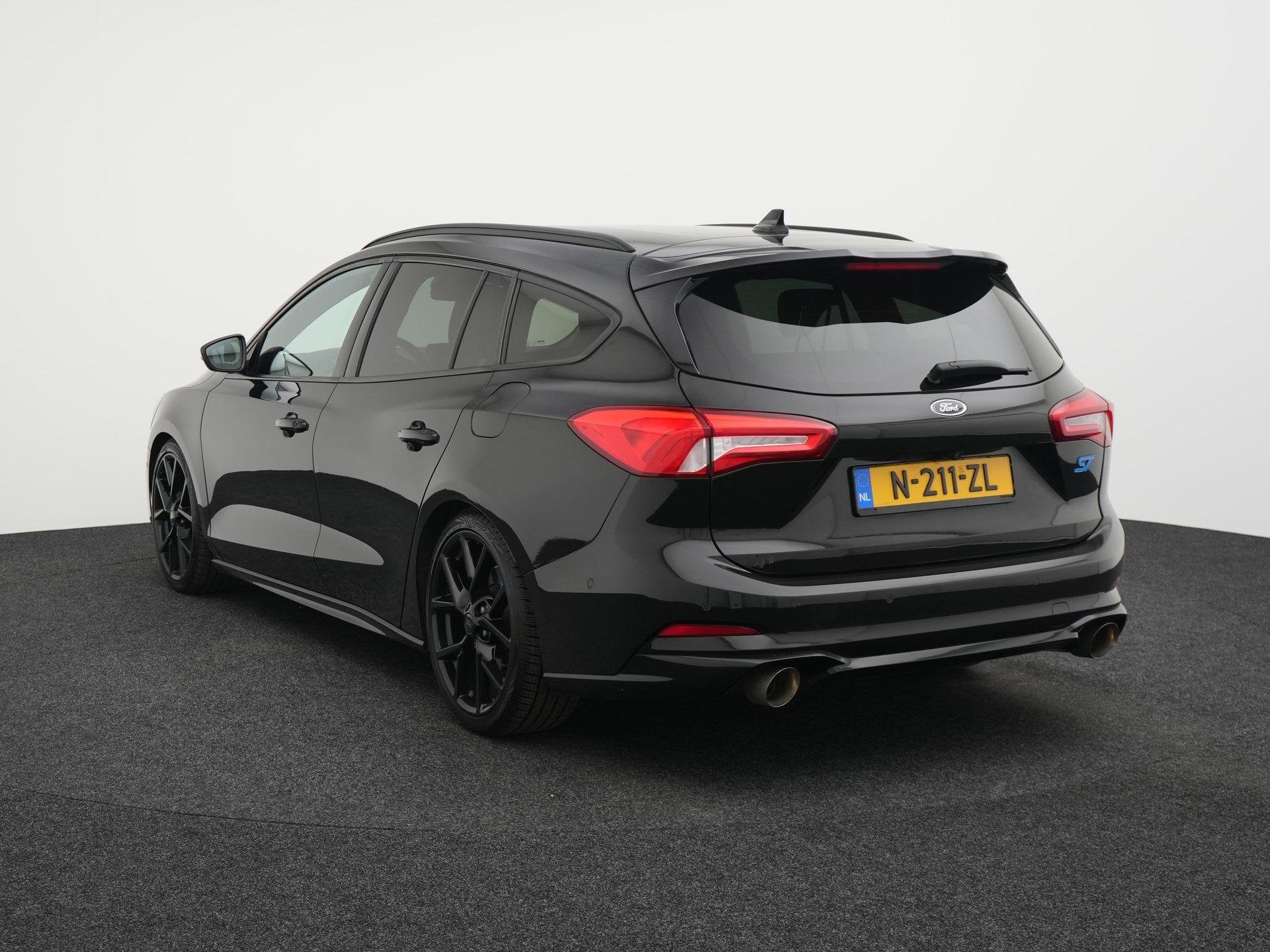 Ford Focus Wagon 2.3 EcoBoost ST-3 280PK Handgeschakeld! | A, Auto's, 12 maanden, Euro 6, 4 cilinders, Leder en Stof