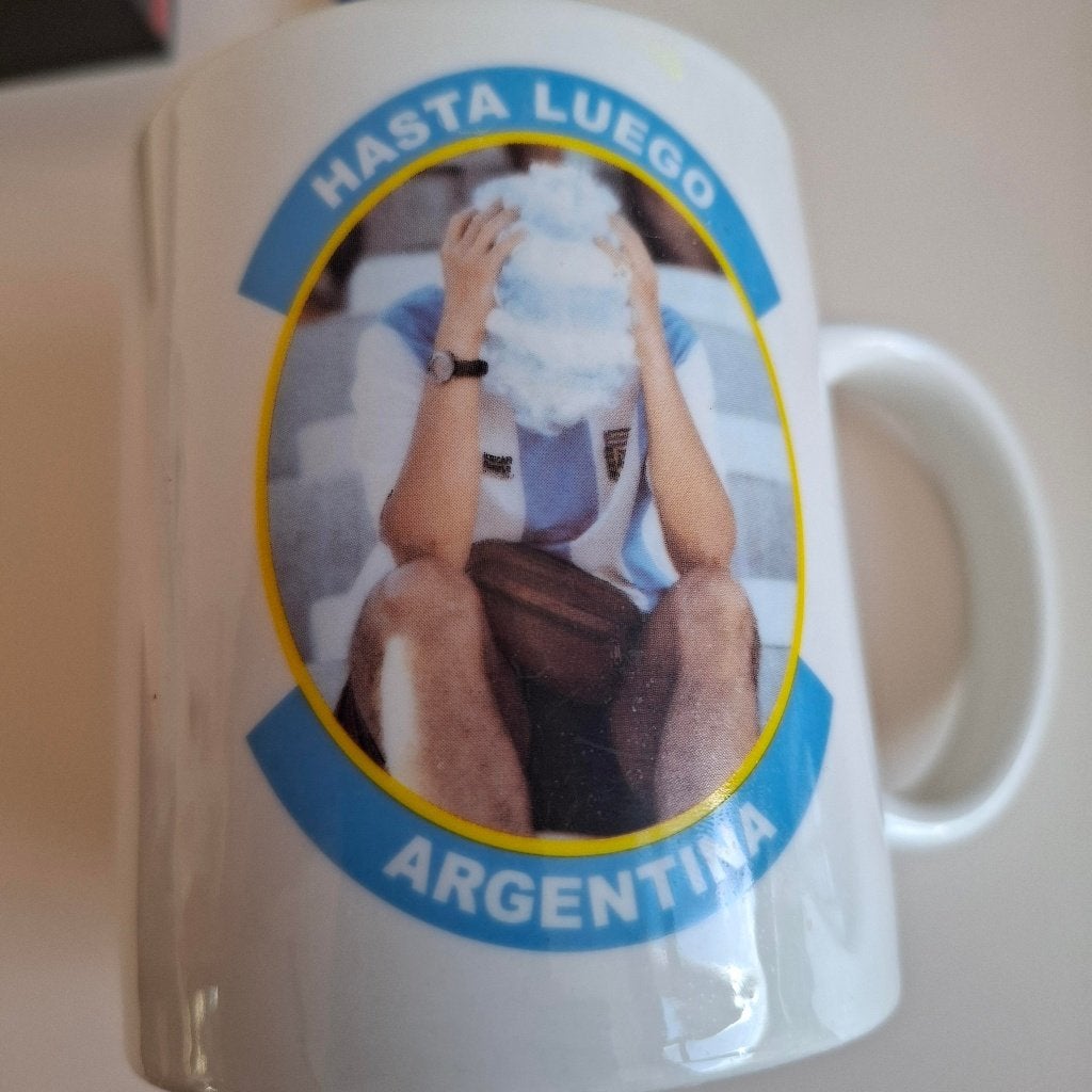 beker voetballer Hasta Luego Argentina, Onbekend., Ophalen of Verzenden, Zo goed als nieuw, Wit
