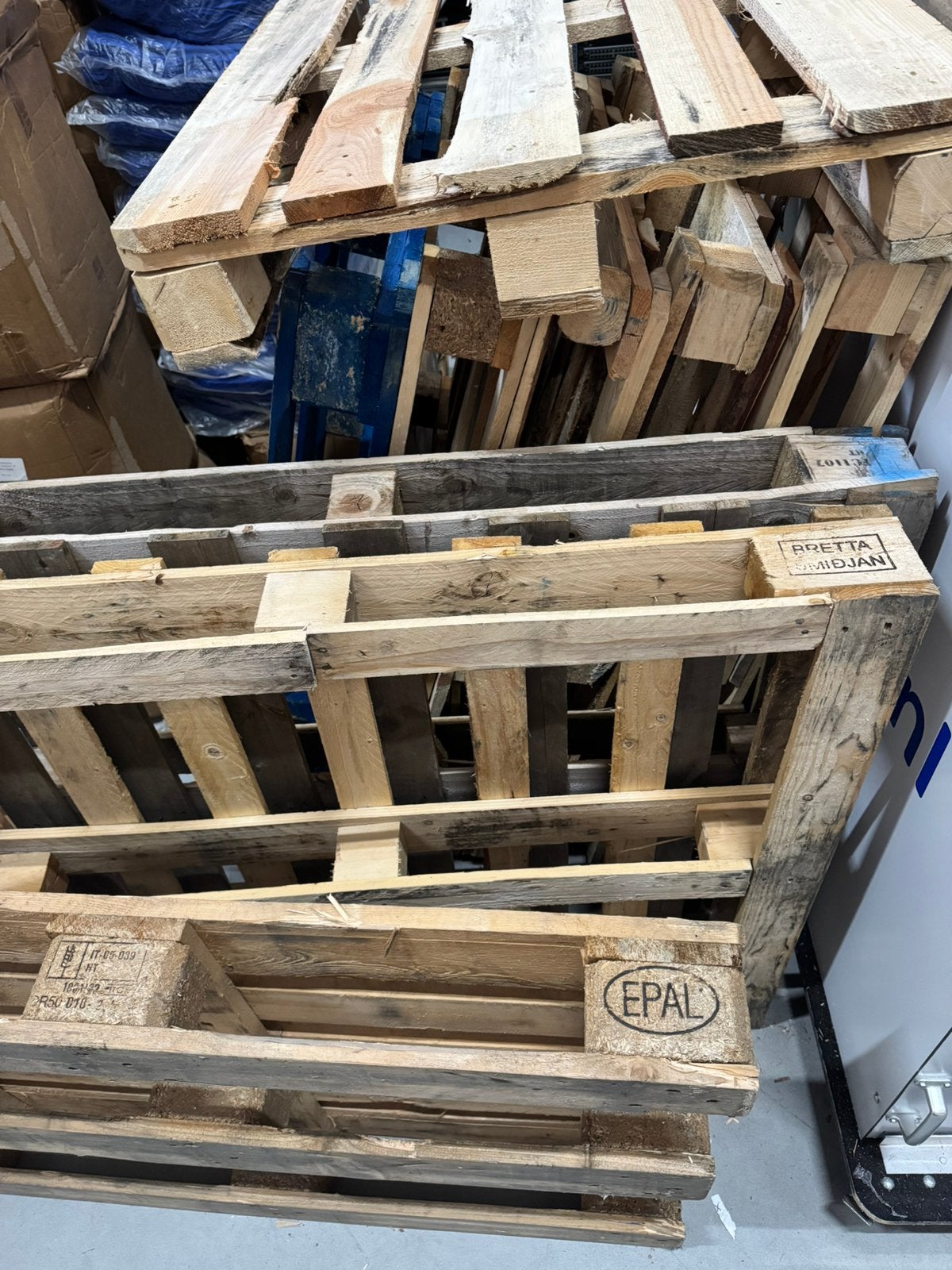 Pallets- gratis af te halen, Minder dan 3 m³, Ophalen