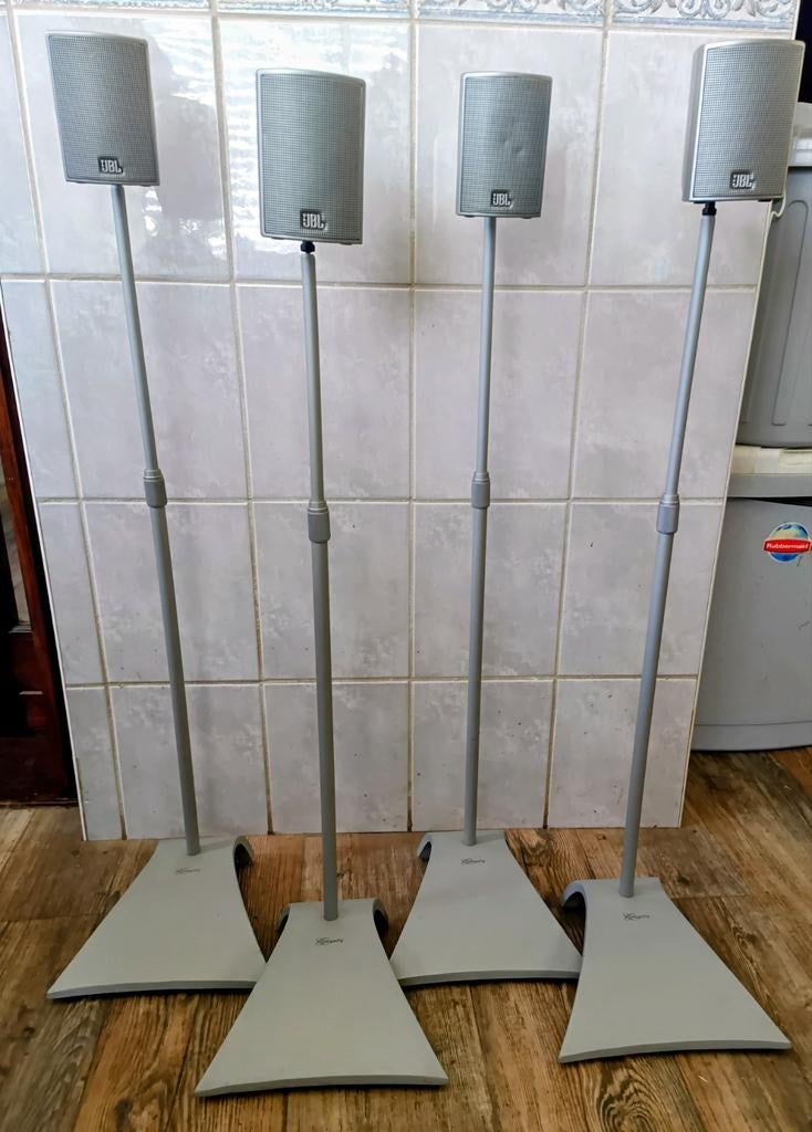 5x JBL satellietspeakers met 4x Vogel's standaarden, Ophalen, Gebruikt, JBL, Minder dan 60 watt