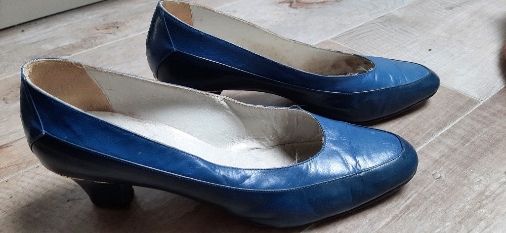 Pumps maat 41, 2 kleuren blauw. Leer, Ophalen of Verzenden, Zo goed als nieuw, Blauw