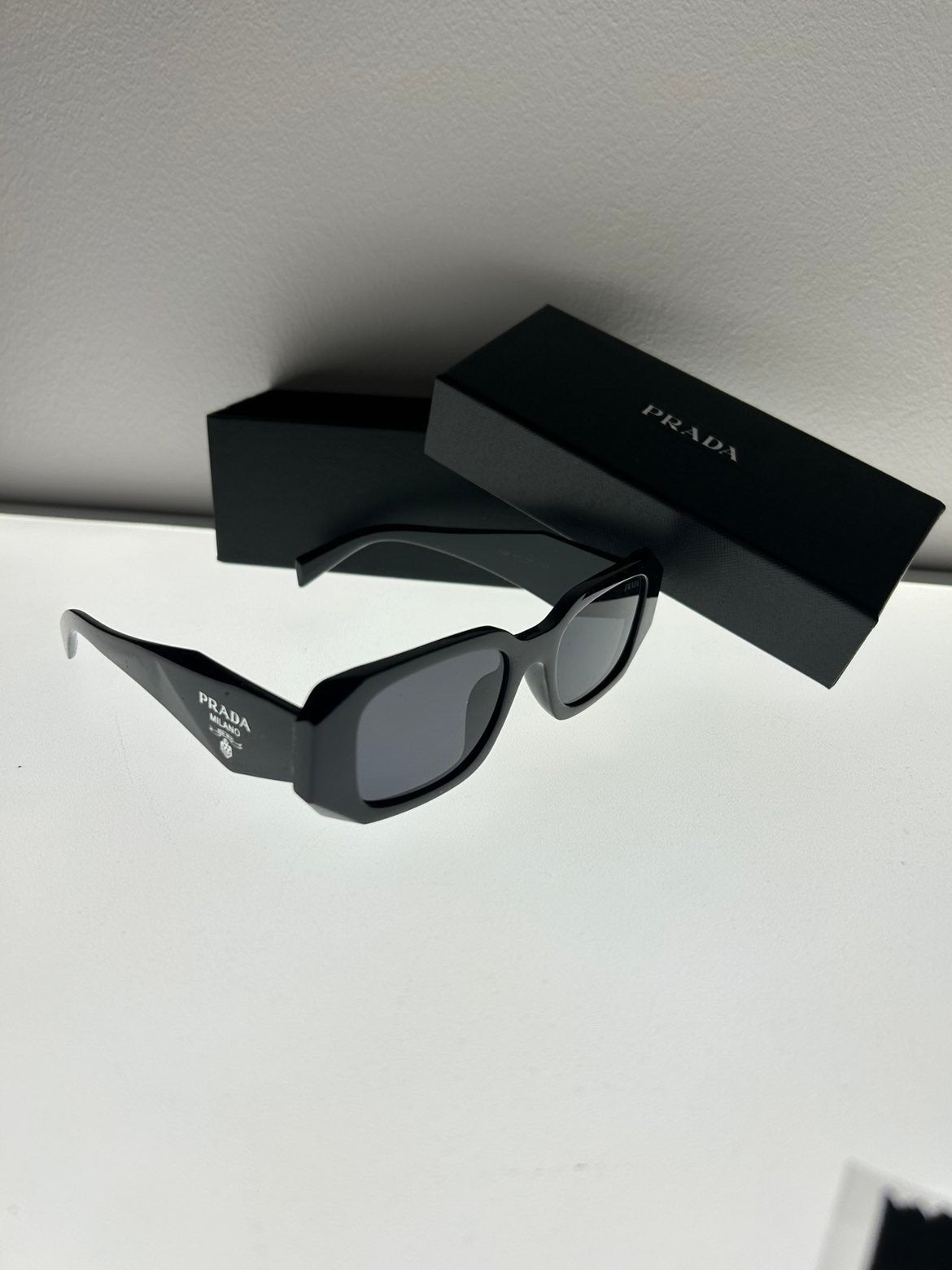 Prada zonnenbril, Sieraden, Tassen en Uiterlijk, Zonnebrillen en Brillen | Heren, Overige merken, Zonnebril, Zwart, Nieuw