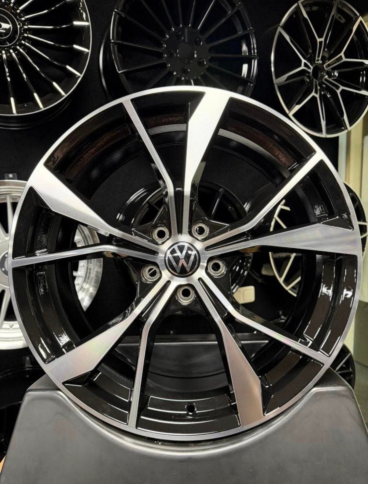 19 inch velgen voor Volkswagen Misano R look 5x112 T-Roc Tig, 19 inch, Velg(en), Nieuw, Ophalen of Verzenden
