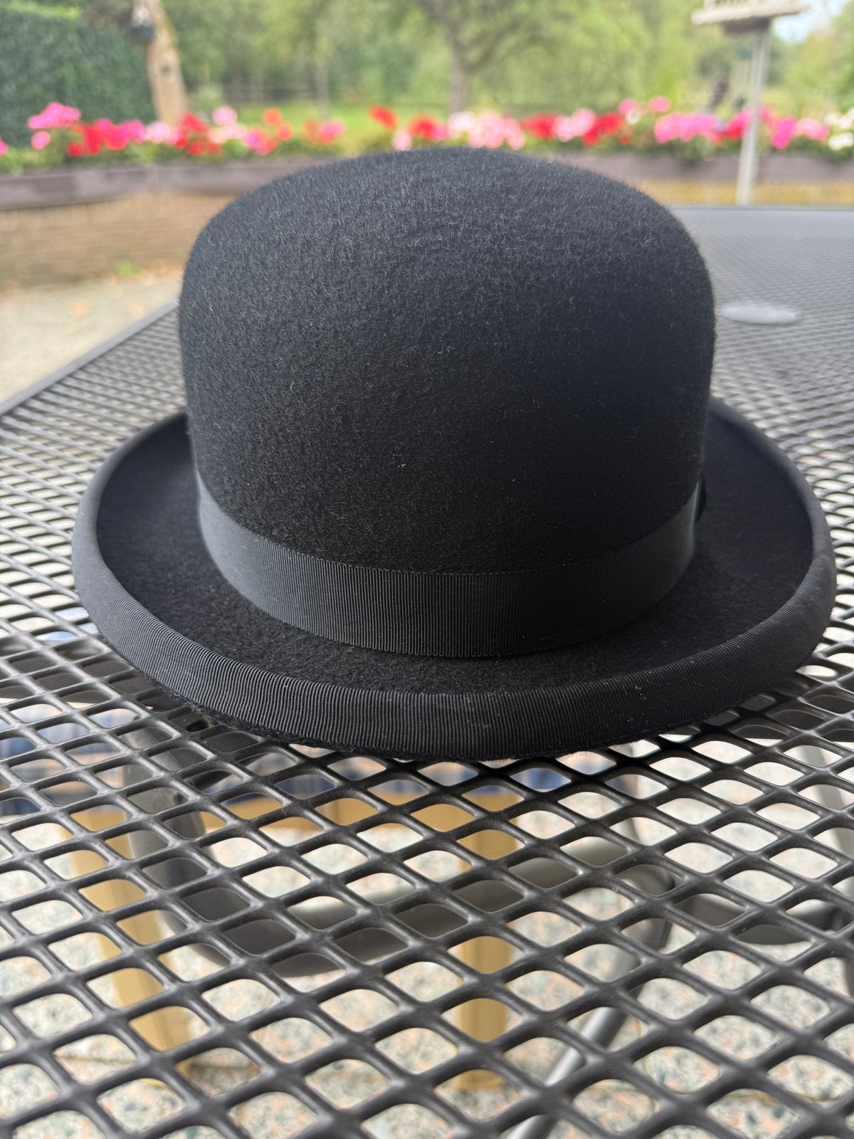 Stijlvolle Zwarte Bolhoed - Made in England, Ophalen of Verzenden, Zo goed als nieuw, Hoed