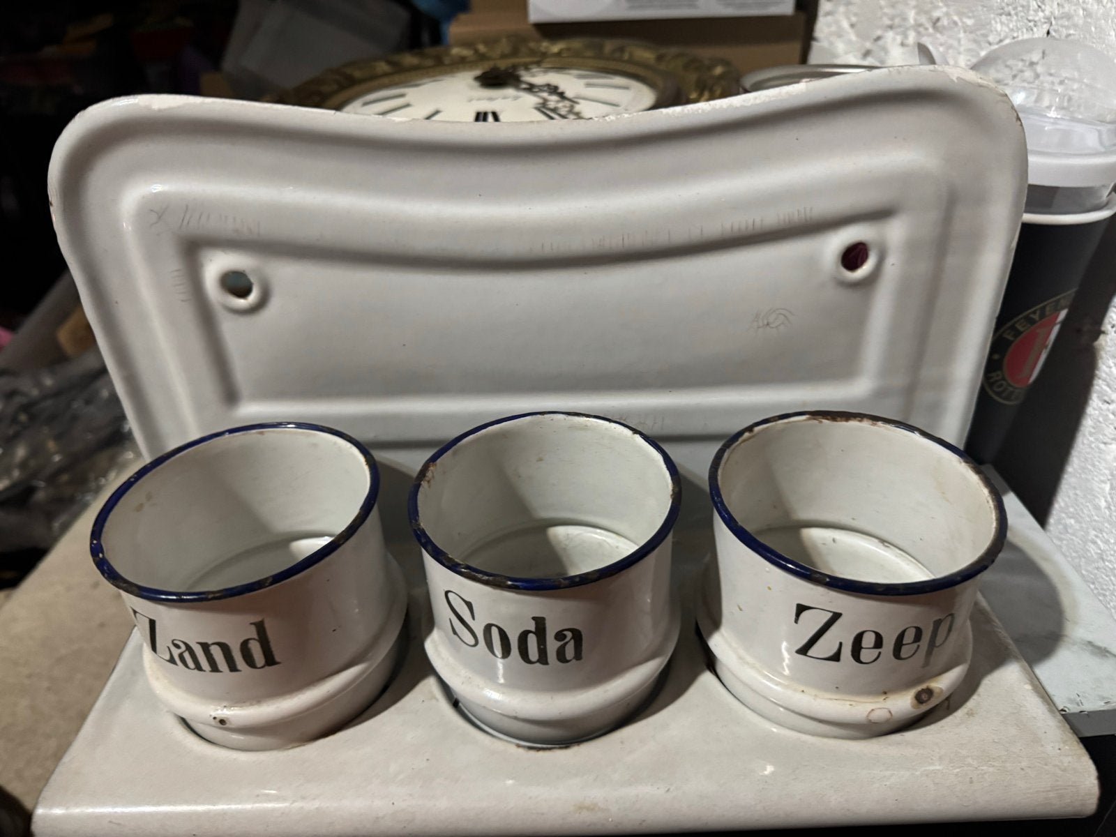 Vintage emaille zeep, soda en zand bakjes op rek, Ophalen of Verzenden