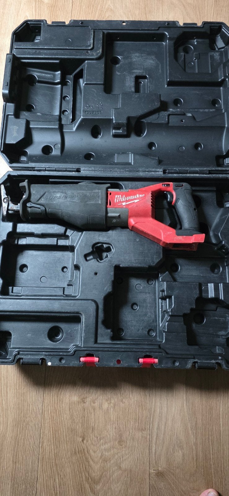 Milwaukee M18 FSX Reciprozaag (defect), Ophalen, Gebruikt, 70 mm of meer, 600 tot 1200 watt