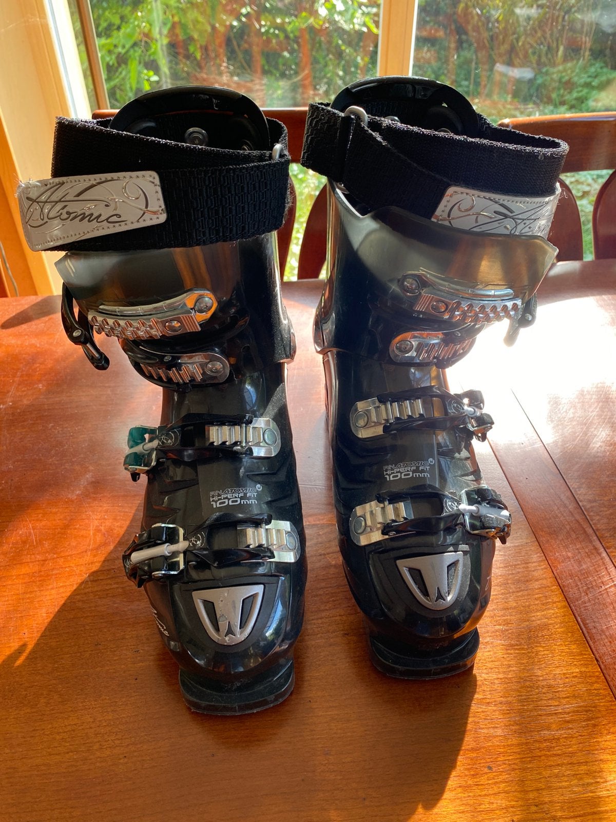 Atomic skischoenen met uitneembare binnenschoen, mt 25-25,5, 160 tot 180 cm, Schoenen, Ophalen of Verzenden, Zo goed als nieuw