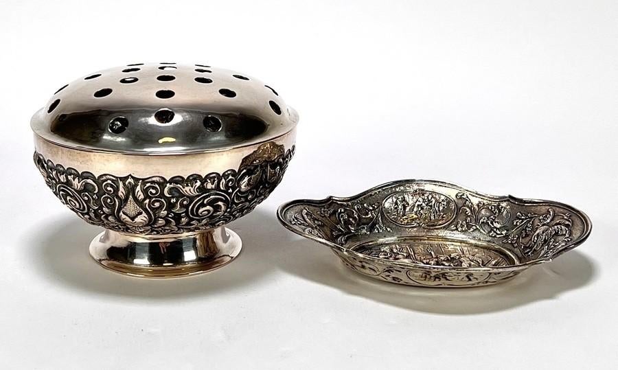 1066. Zilveren Djokja bloemsteker en schaaltje, 20e eeuw, Ophalen of Verzenden, Zilver
