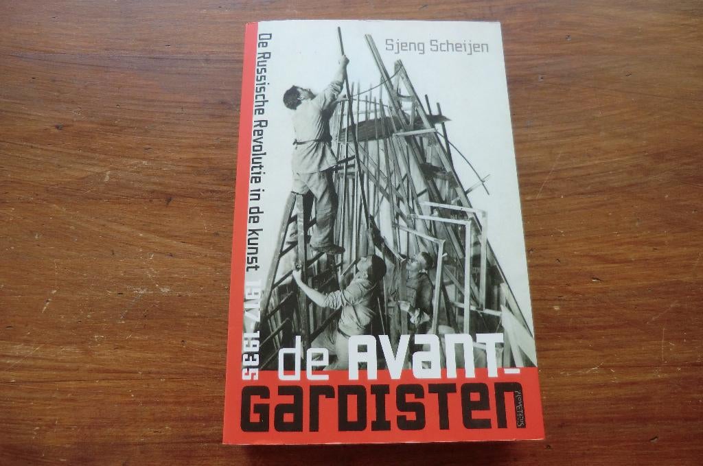 boek - De avant-gardisten - Sjeng Scheijen / Malevitsj, Boeken, Ophalen of Verzenden, 20e eeuw of later, Zo goed als nieuw, Europa