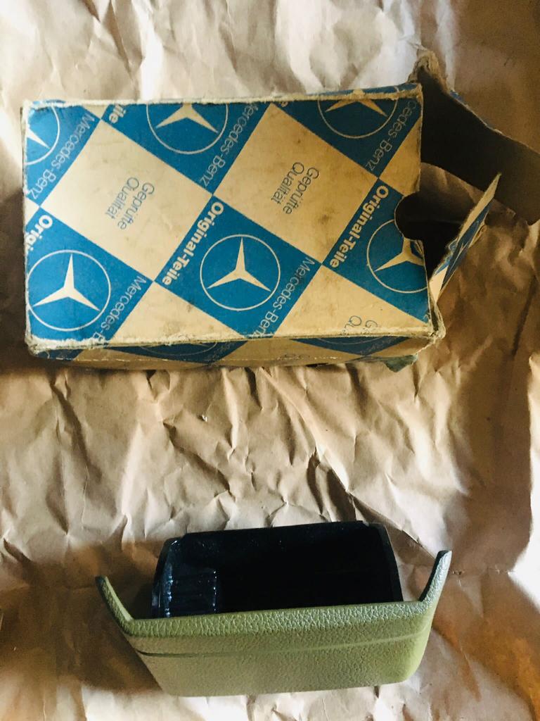 Mercedes w123 asbak achter deuren groen nieuw!, Ophalen of Verzenden, Nieuw