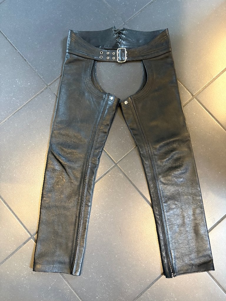 Zwart Leren Chaps Mister B maat 33, Maat 48/50 (M), Zwart, Ophalen of Verzenden, Zo goed als nieuw