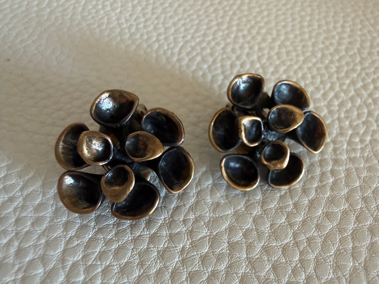 H166/ Bronzen Vintage HANNU IKONEN oorclips FINLAND, Overige materialen, Gebruikt, Overige kleuren, Verzenden