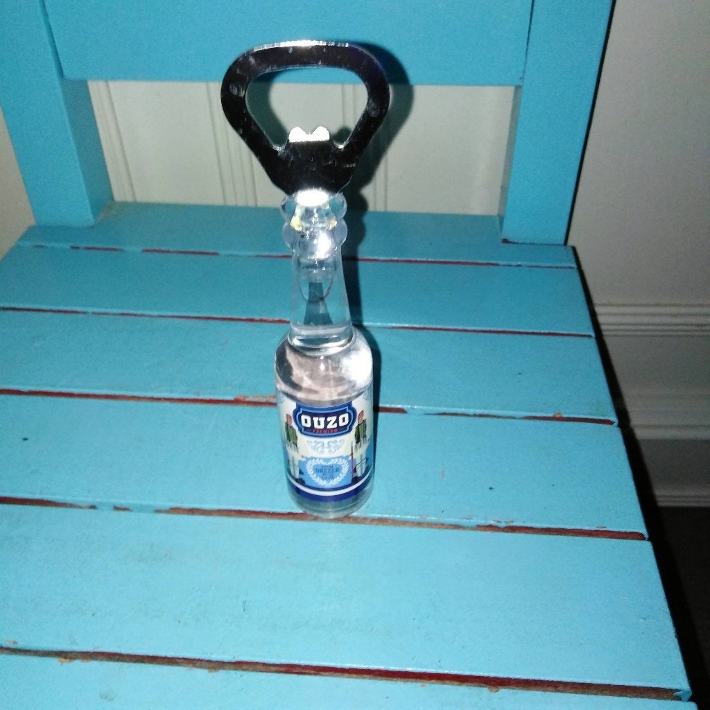 Ouzo flesopener met magneetje met 2 Ouzo glaasjes, Ophalen, Zo goed als nieuw, Gebruiksvoorwerp