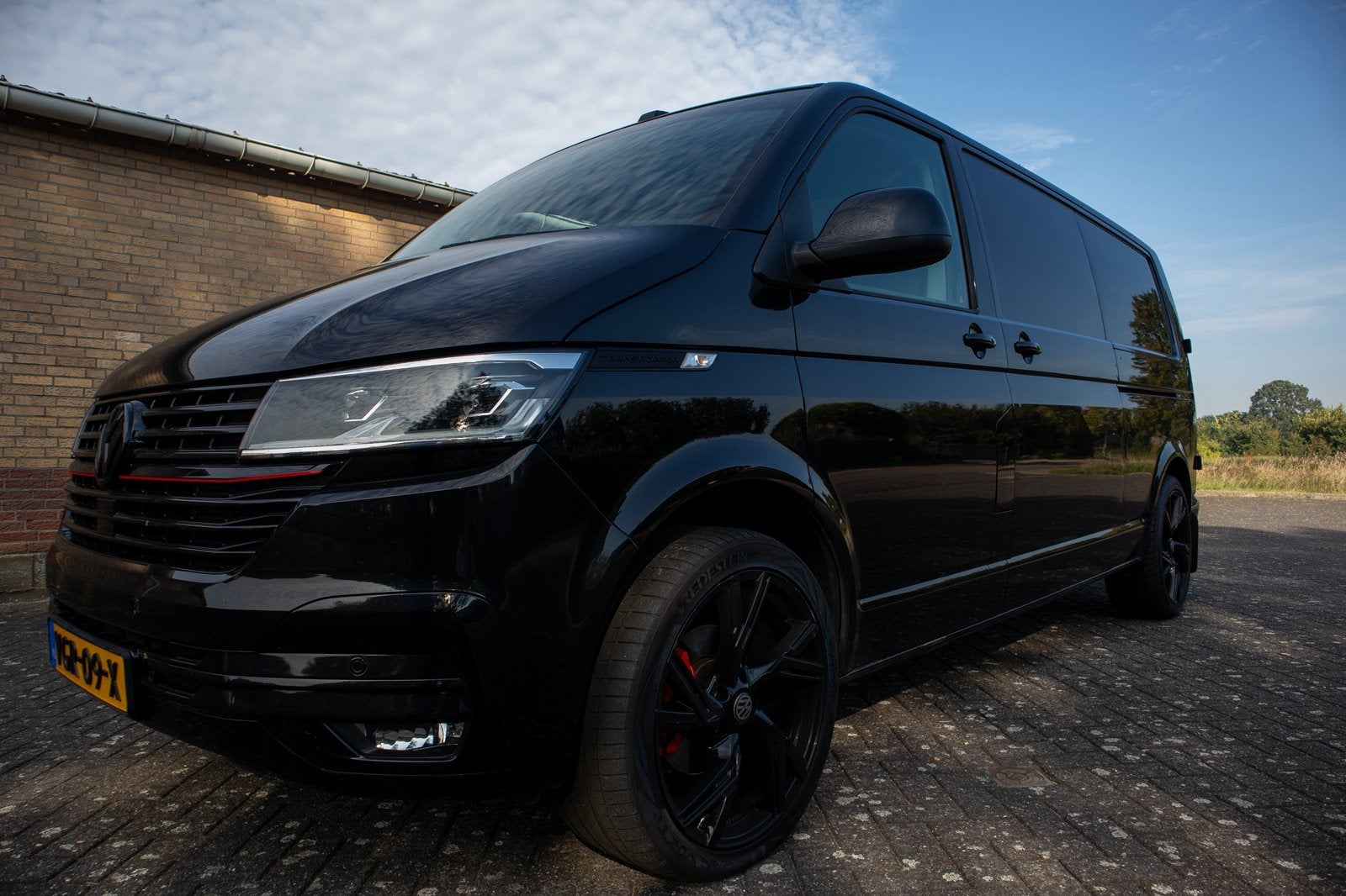 Foto 3 van VW Transporter T6.1 L2H1 DSG Koppejan styling