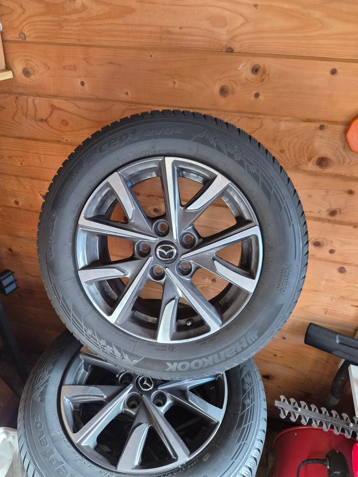 Mazda velgen met winterbanden., Ophalen
