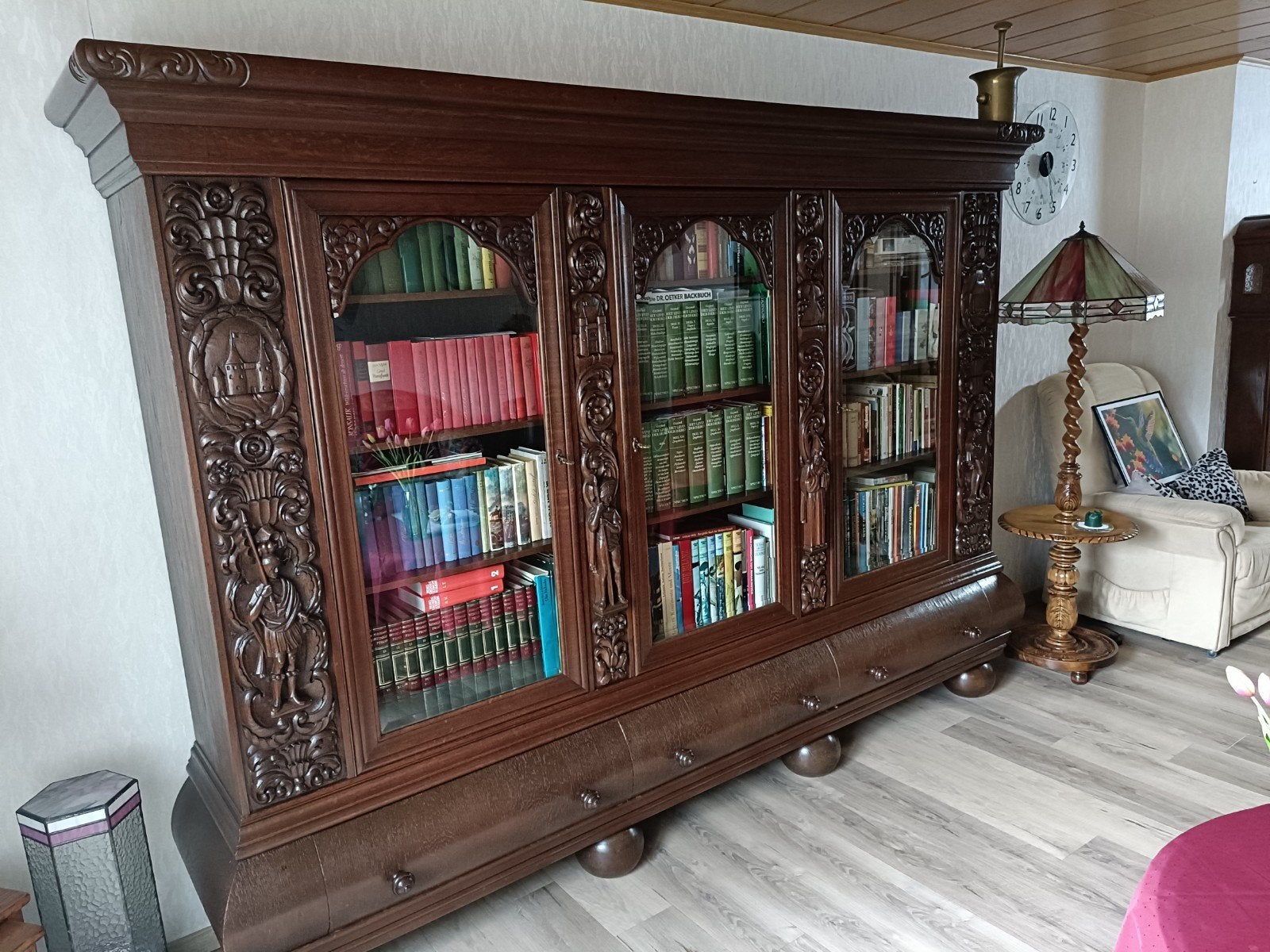 Antieke Eiken Boekenkast met Rijkelijk Snijwerk, Antiek en Kunst, Ophalen of Verzenden