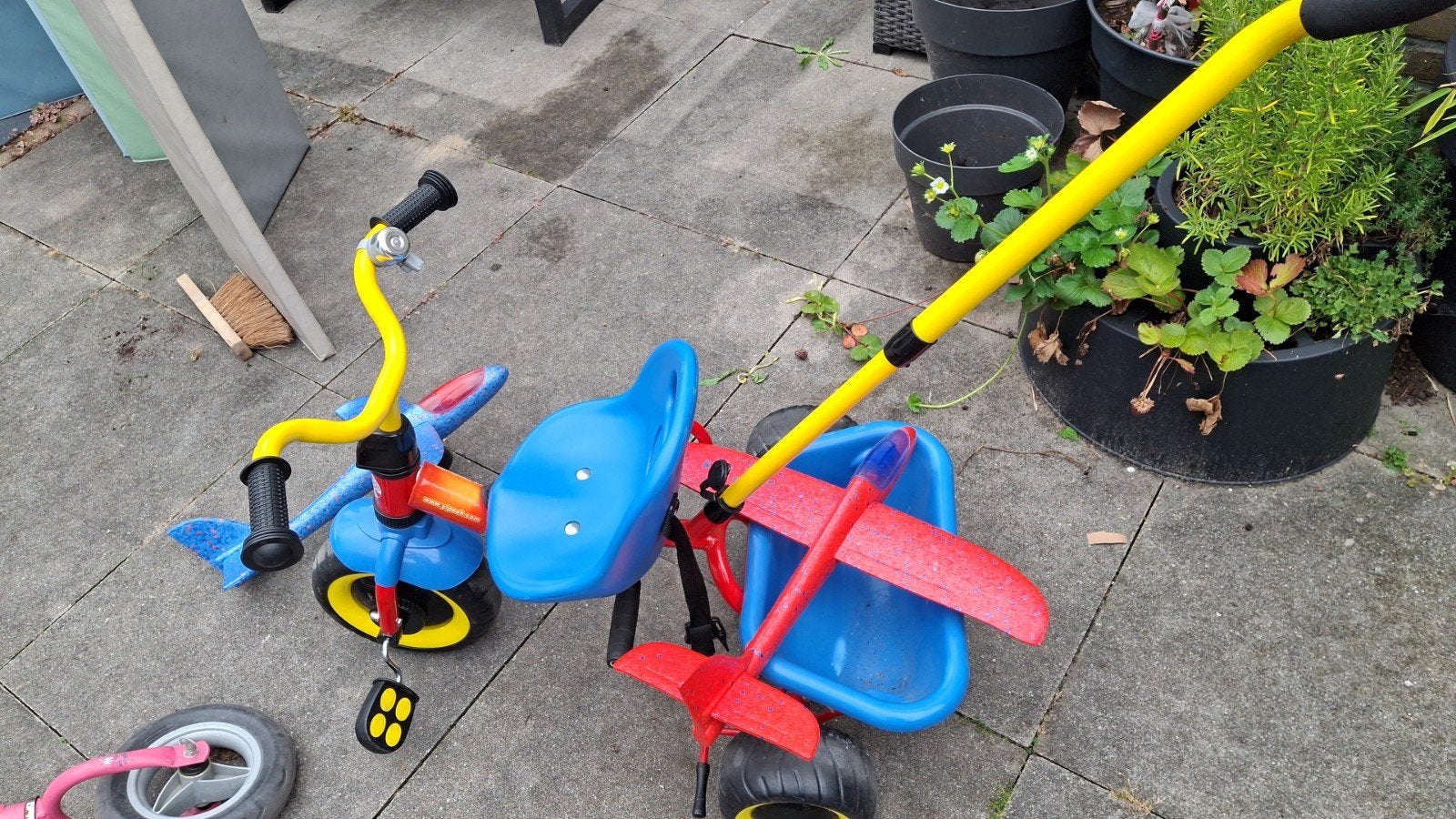 Kinder driewieler met duwstang en bakje, Ophalen, Gebruikt, Overige typen