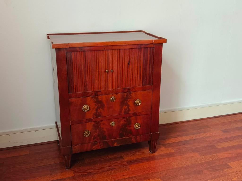 Antique kast/commode  Biedermeier uit 1840 in top staat, Ophalen