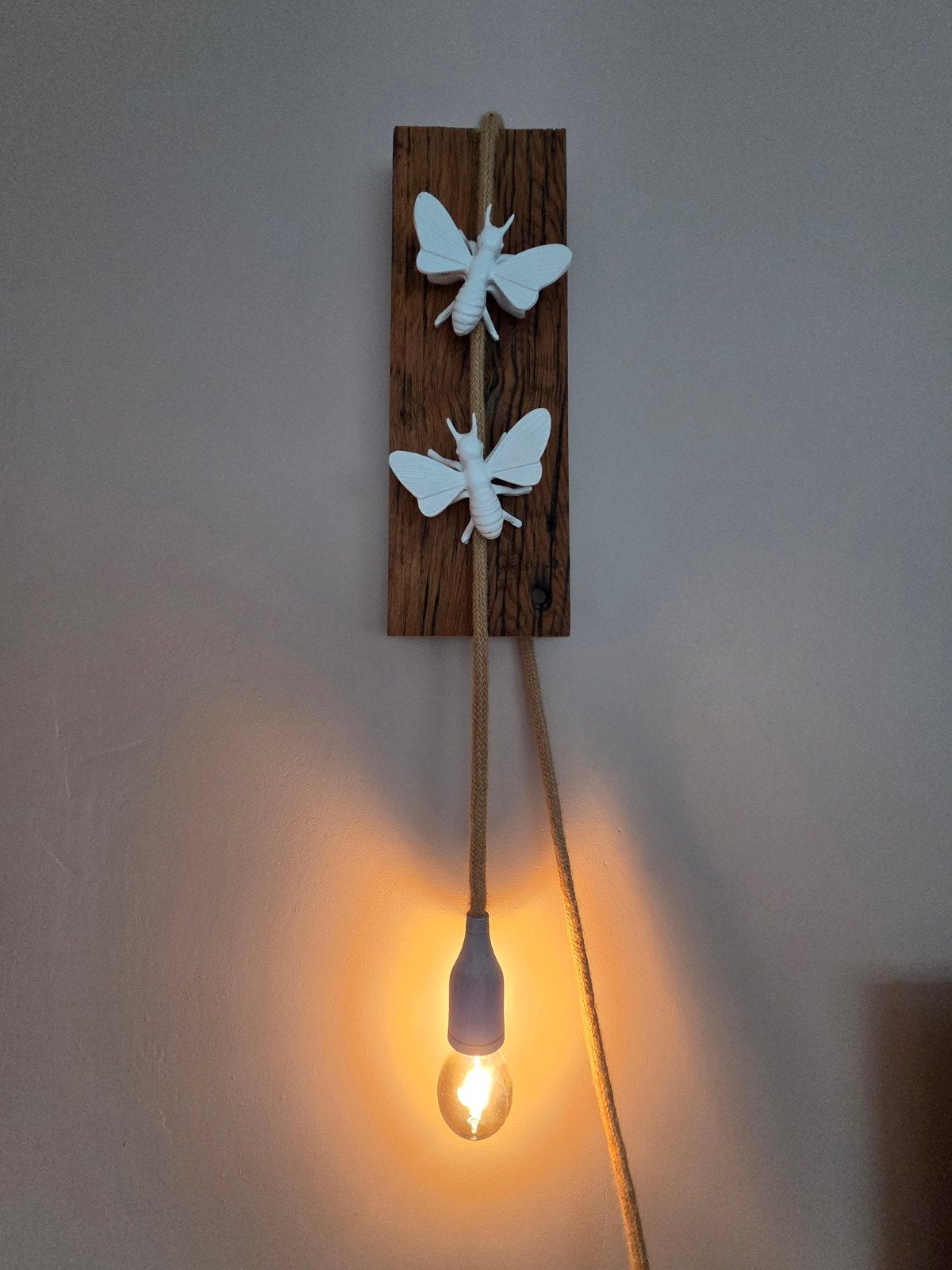 Unieke handgemaakte wandlamp met vlinders en touw, Overige merken, Zo goed als nieuw, Hout, E27 (groot)