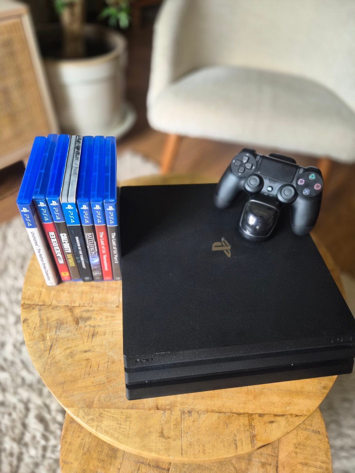 PS4 Pro 1TB SSD met 7 games, controller en charging dock, Gebruikt, Ophalen of Verzenden, 1 TB, Met 1 controller
