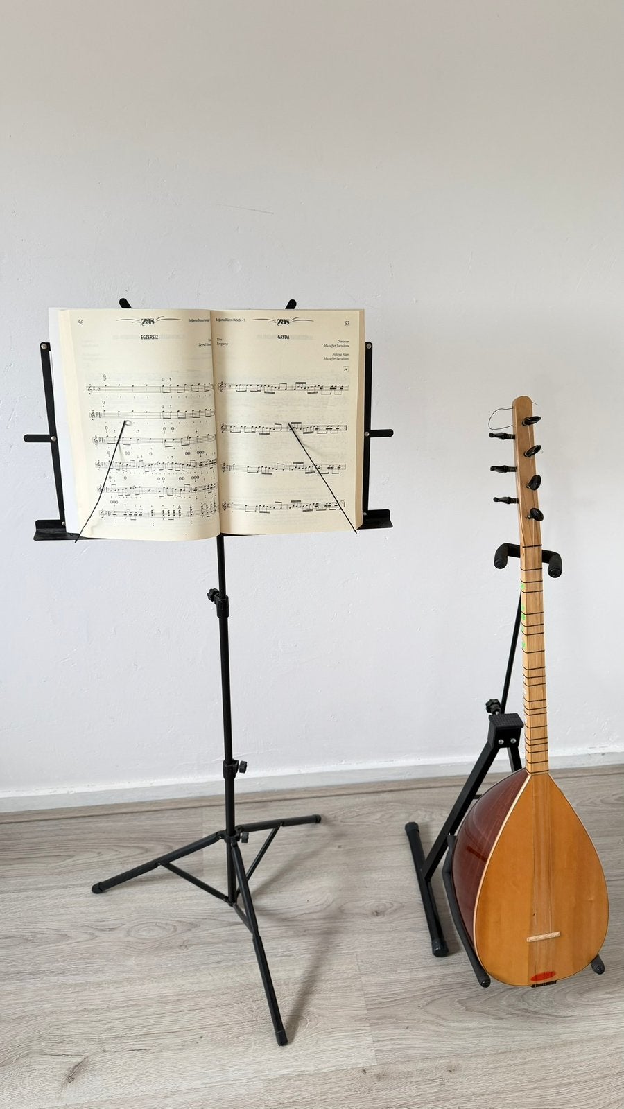 Complete set saz / baglama incl. standaard, Ophalen, Gebruikt