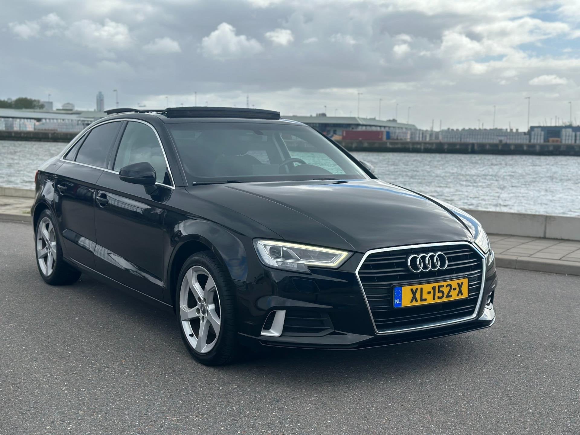 Audi A3 Limousine 30 TFSI Sport Lease Edition, Auto's, Dealer onderhouden, Gebruikt, Euro 6, Automatische klimaatregeling
