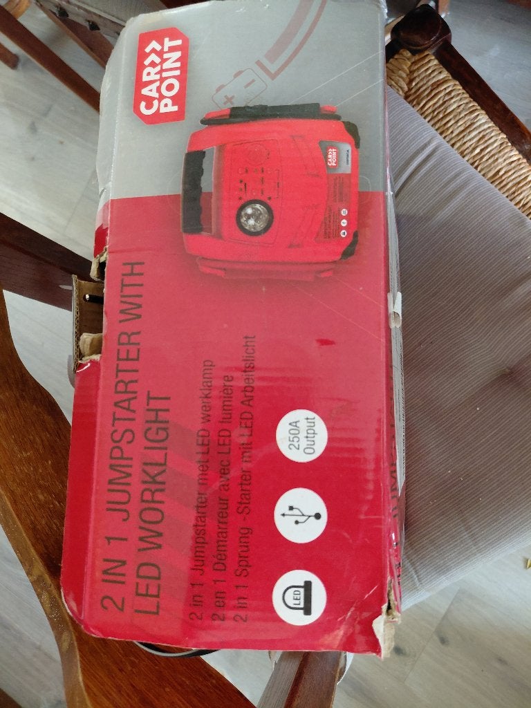 Carpoint 2 in 1 jumpstarter 12v/7ah zgan met led lamp, Ophalen of Verzenden, Zo goed als nieuw