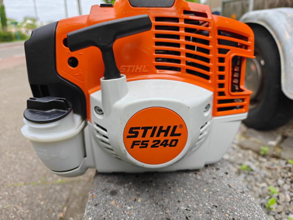 Bosmaaier STIHL FS240 C-E 1.7Kw  met slagmes  NIEUW, Ophalen, Nieuw, 30 tot 50 cm, Benzine