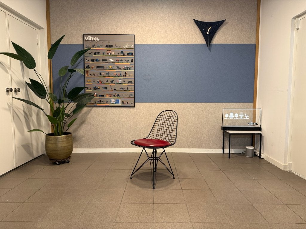 Vitra | Eames | DKR | Zwart & Rood leder | 1x, Huis en Inrichting, Vitra, Gebruikt, Vitra Artifort Cassina Fritz Hansen Eames Gispen Pastoe Hay