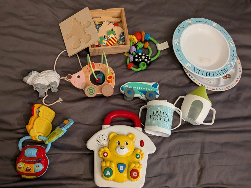 Diverse baby- en kinderartikelen: speelgoed, servies, bekers, Ophalen, Gebruikt, Overige typen, Met wieltjes