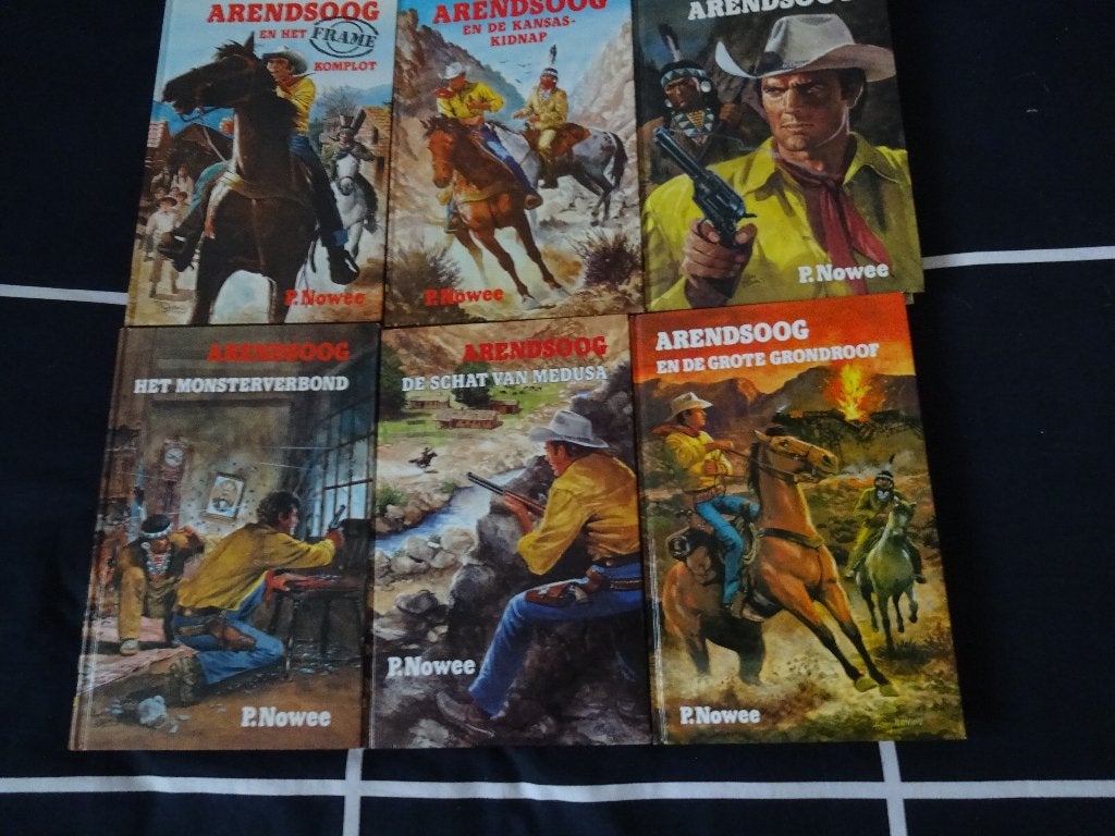 Arendsoog boeken., Boeken, Ophalen of Verzenden, Gelezen