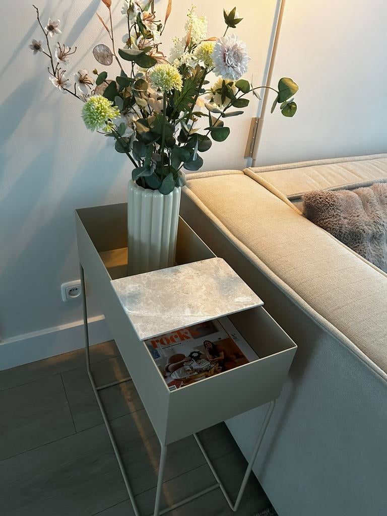 Ferm Living plant box tray marmer, Tuin en Terras, Bloembakken en Plantenbakken, Ophalen of Verzenden, Zo goed als nieuw, Rond
