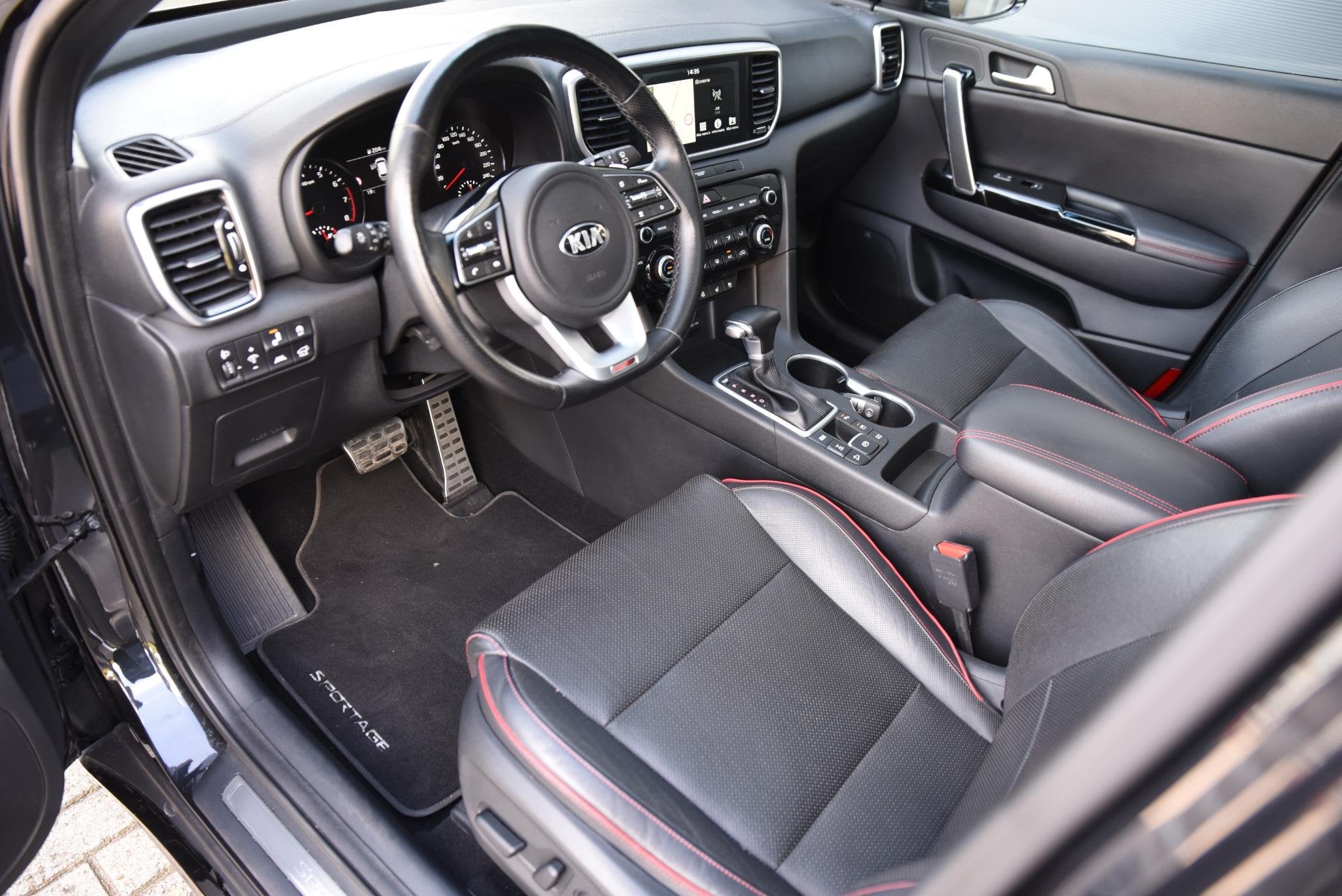 Kia Sportage 1.6 T-GDI 4WD GT-Line PlusLine PANO - JBL, Auto's, Dealer onderhouden, 4 cilinders, Zwart, Leder