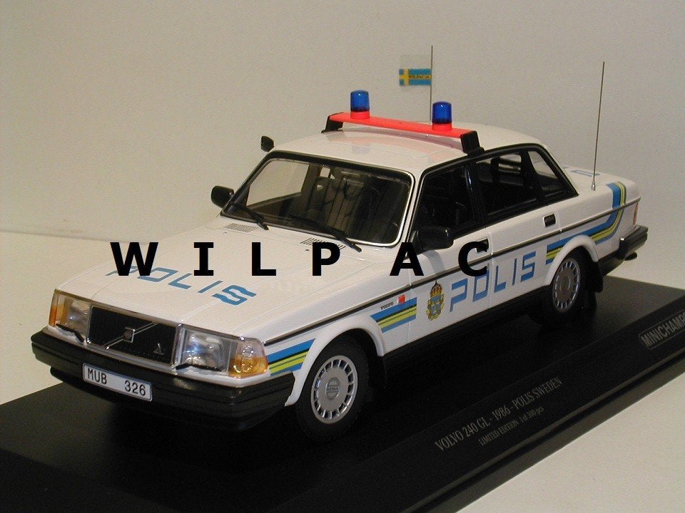 Volvo 240 gl 1:18. Zweedse politie. Polis minichamps nieuw., Hobby en Vrije tijd, Ophalen of Verzenden, Nieuw, Auto, MiniChamps