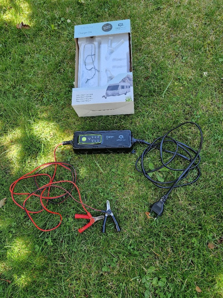 acculader voor caravan, Ophalen, Zo goed als nieuw