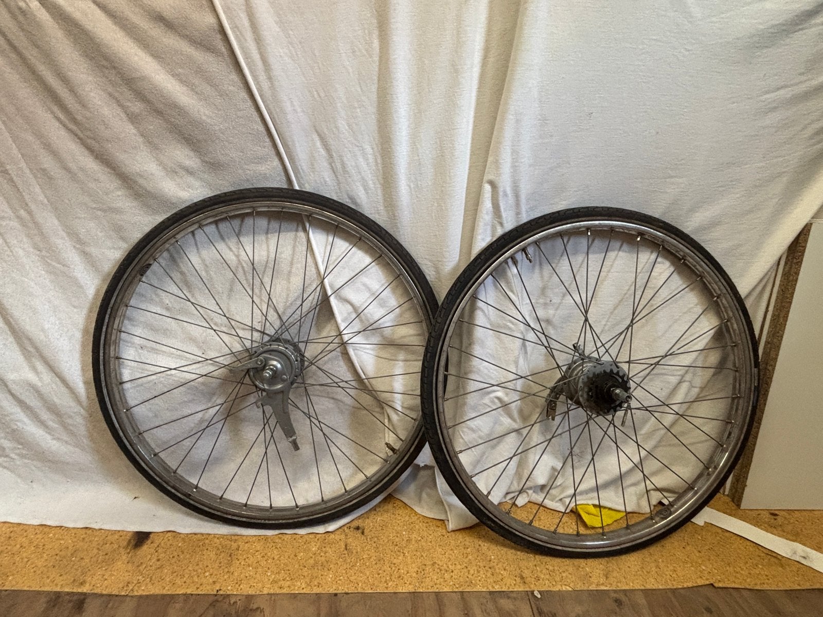 26 inch fietswielen velgen met banden, Fietsen en Brommers, Fietsonderdelen, Ophalen of Verzenden, Zo goed als nieuw