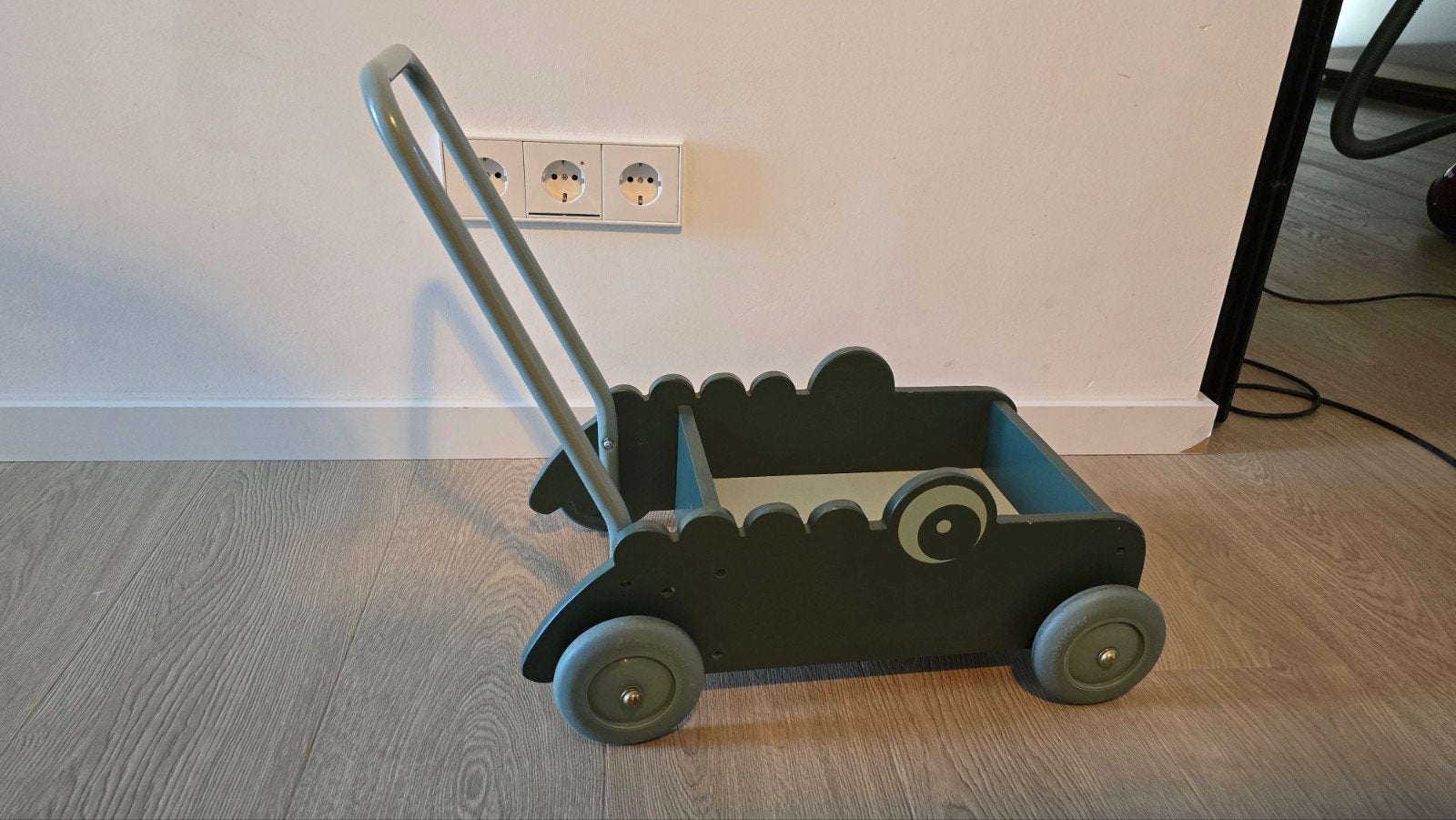 Done by deer Houten loopwagen/speelgoedkist in goede staat, Ophalen, Gebruikt, Overige typen, Met wieltjes