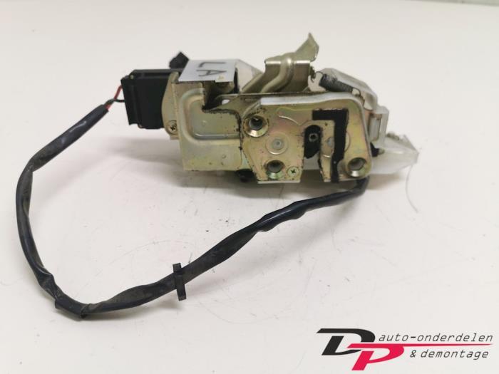 Deurslot Mechaniek 4Deurs links-achter van een Mazda 323F, Gebruikt, -, -, Ophalen of Verzenden