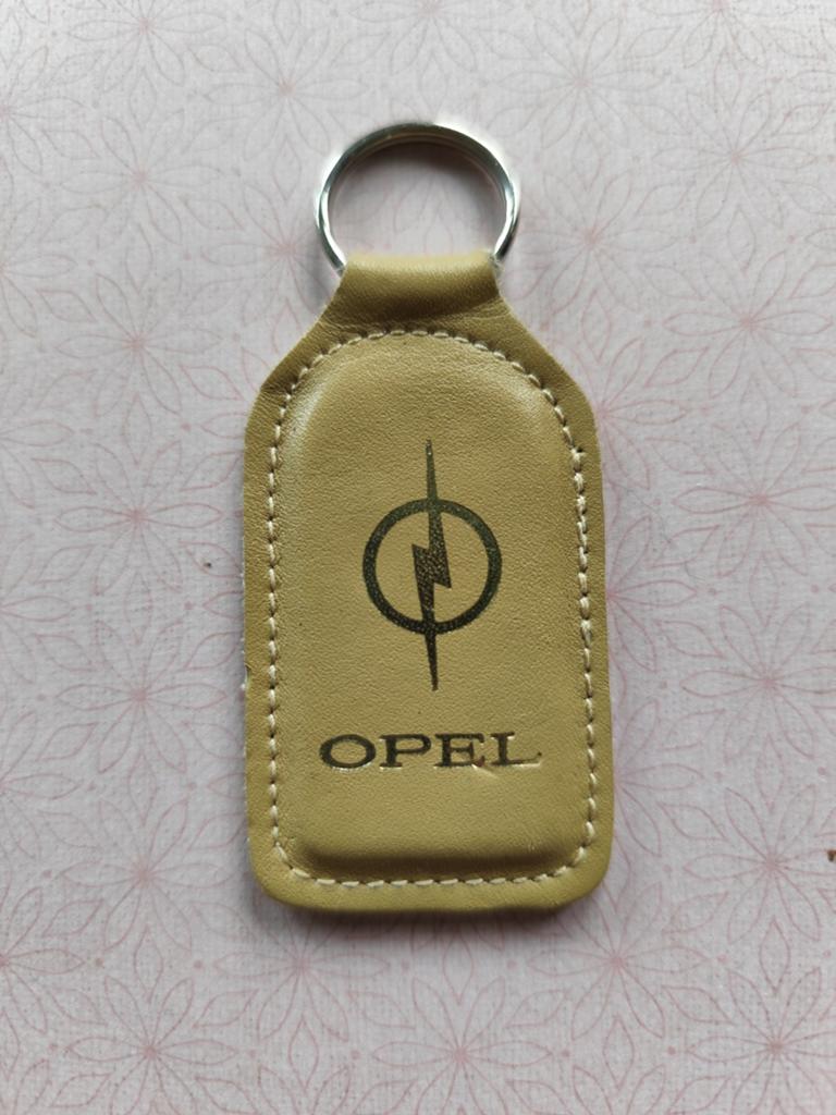 Vintage Opel sleutelhanger - N.V. Automobielmij Roosendaal, Verzamelen, Sleutelhangers, Ophalen of Verzenden, Gebruikt, Merk