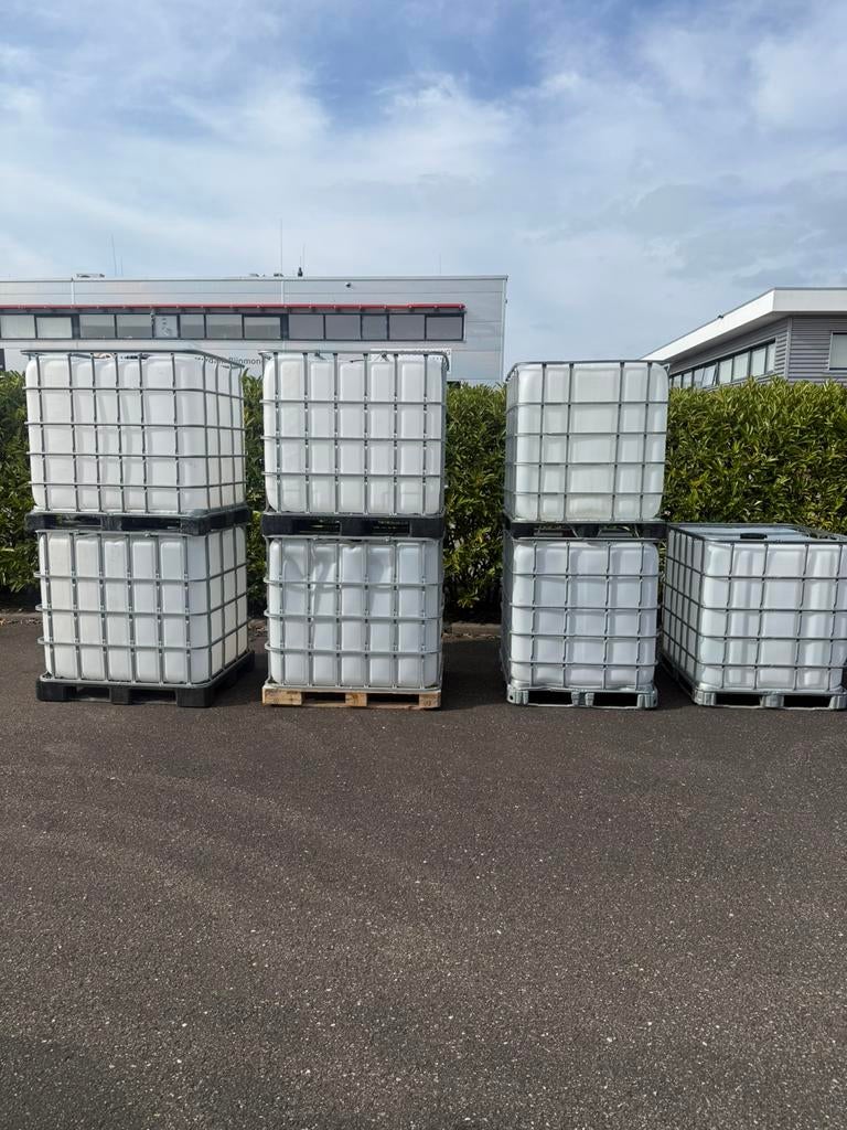 Ibc 1000 liter vaten, regenton schoon, Tuin en Terras, Regentonnen, 150 liter of meer, Ophalen, Zo goed als nieuw, Met kraantje
